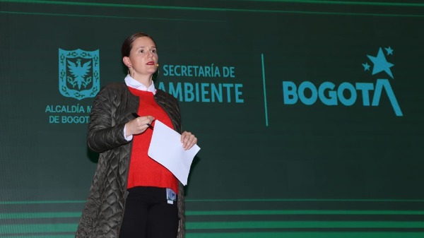 Carolina Urrutia en rueda de prensa pico y placa por calidad del aire. Foto: Secretaría de Ambiente Carolina Urrutia en rueda de prensa pico y placa por calidad del aire.