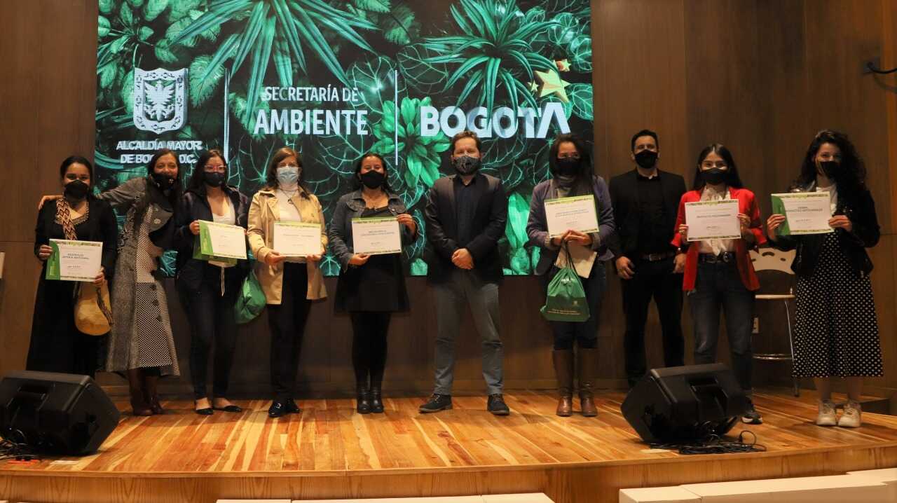 Ganadores y finalistas del reto "De verde emprende Bogotá" recibieron sus reconocimientos