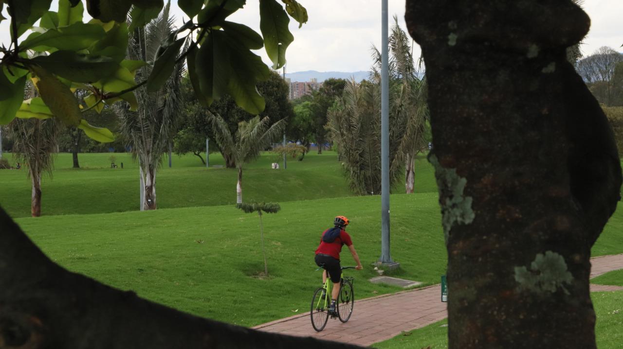 El uso de la bicicleta, un medio de transporte alternativo y sostenible. Foto: Comunicaciones, Secretaría de Ambiente. El uso de la bicicleta, un medio de transporte alternativo y sostenible.