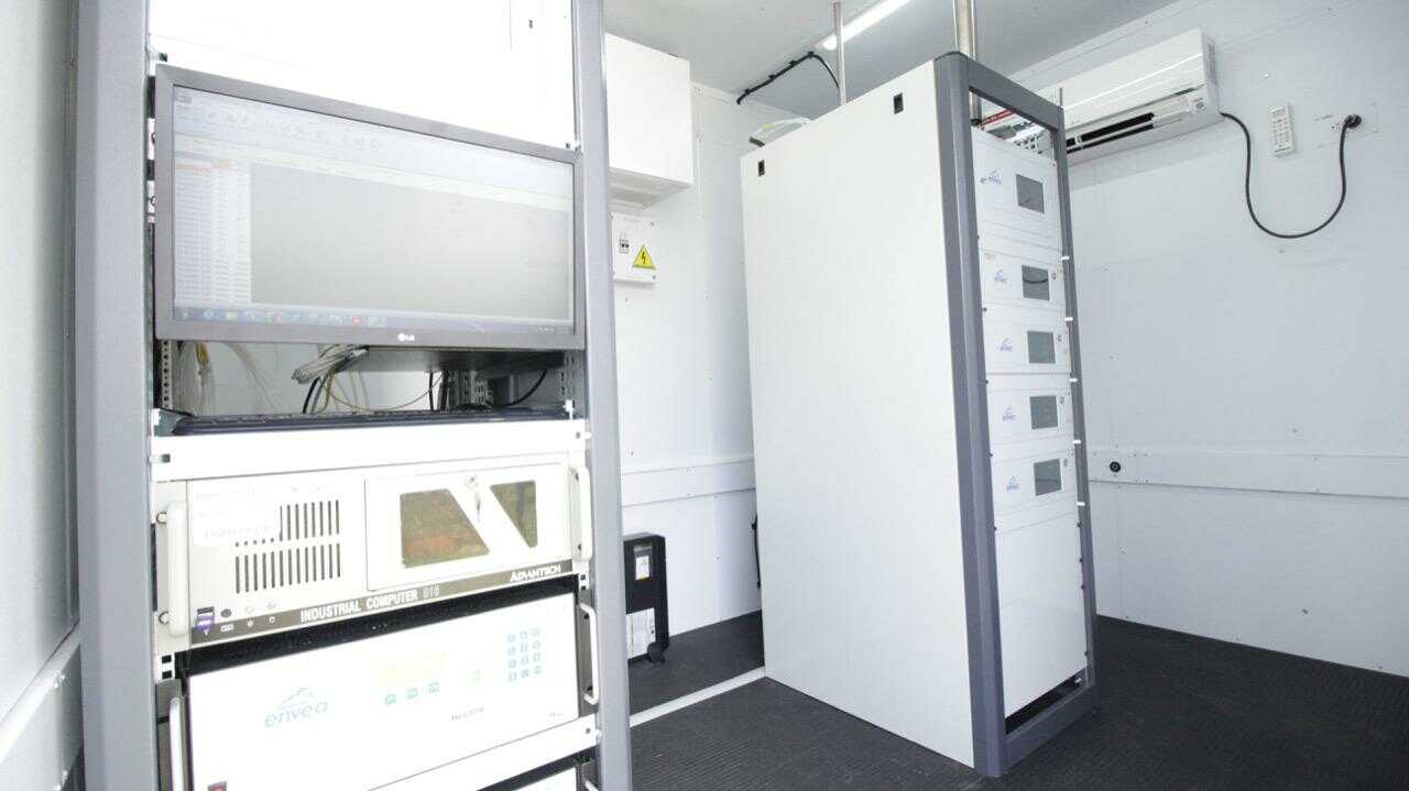Maquinas de la estación de monitoreo de calidad del aire