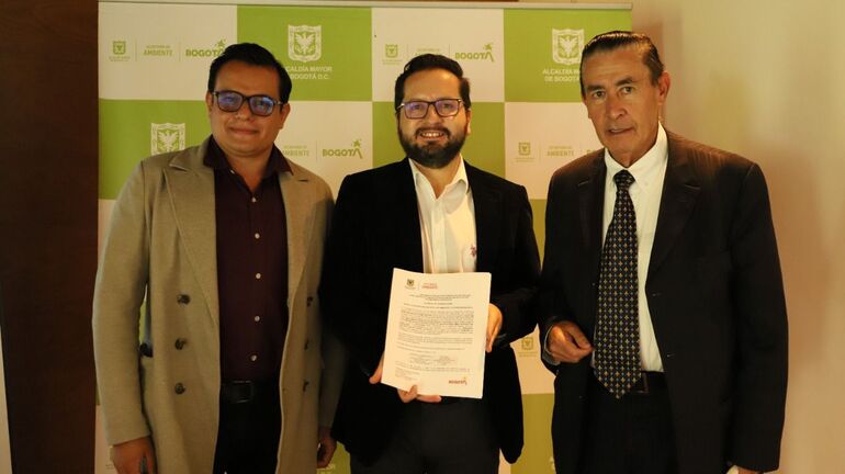 Administración de la alcaldesa Claudia López firmó acuerdo de conservación con el sector académico. Foto: Comunicaciones, Secretaría de Ambiente Personas de la academia que firmaron acuerdo de conservación