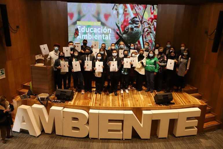 En el Día Mundial de la Educación Ambiental, Bogotá condecora a docentes, líderes, artistas, organizaciones y empresas