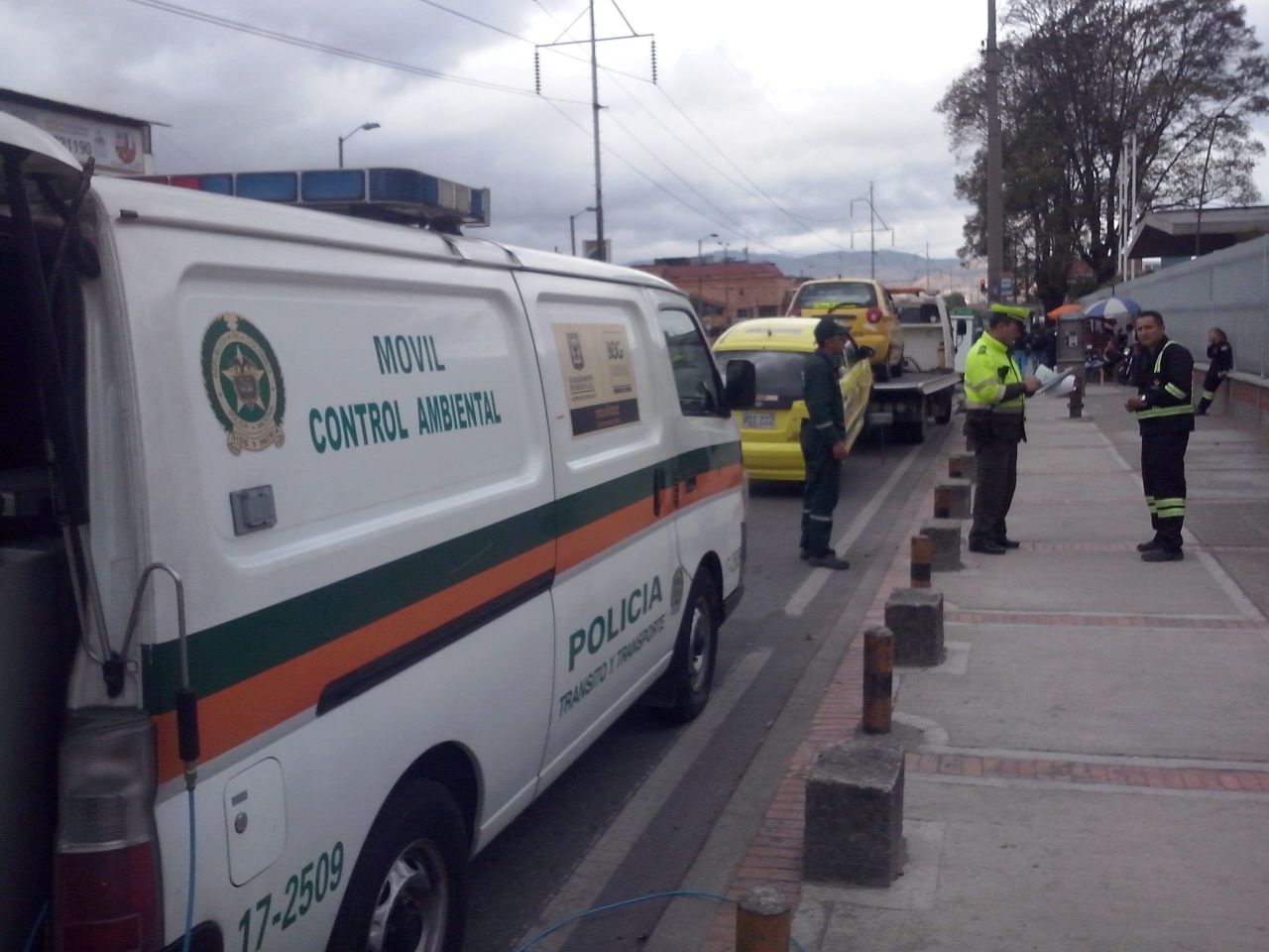 Secretaría de Ambiente intensificará controles a vehículos 'chimenea' en Bogotá