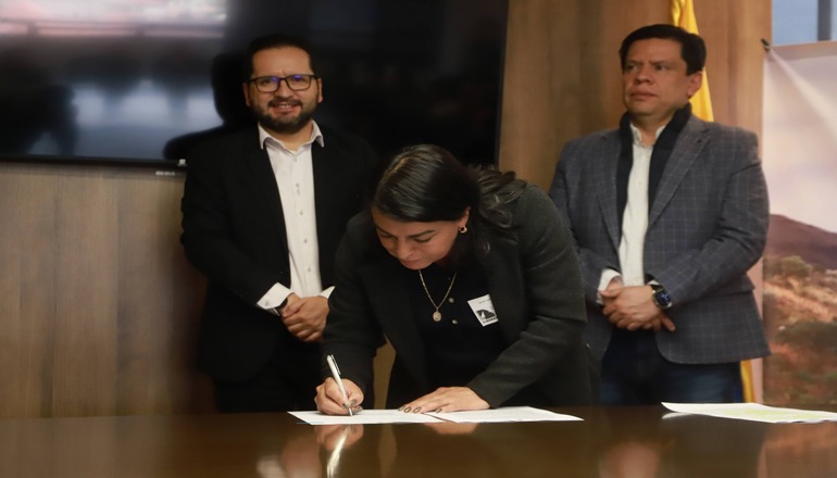 Distrito firma cuatro pagos por servicios ambientales en Cundinamarca