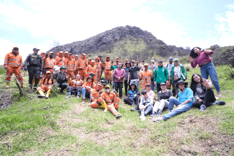 Con la siembra de 370 árboles y plantas avanza la restauración  de las áreas afectadas por incendios forestales