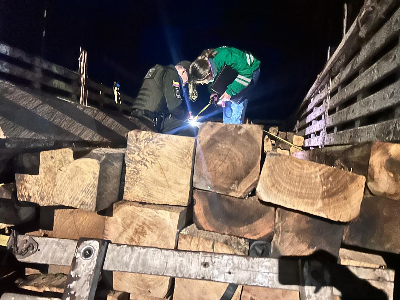 Secretaría de Ambiente decomisa 11.45 M3  de madera que era movilizada sin permisos  ambientales en Bogotá