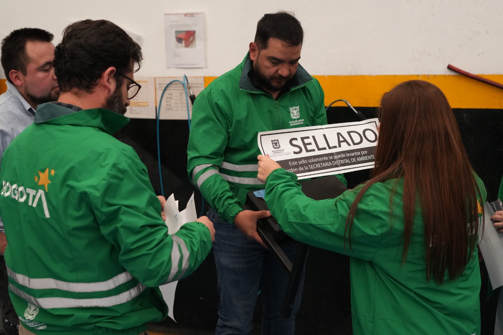 Bogotá retoma el control ambiental sobre los Centros de Diagnóstico Automotor y ordena el primer sellamiento
