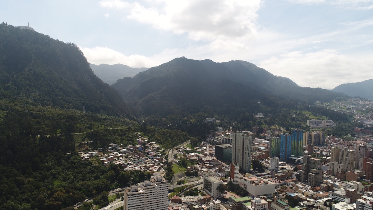 Montañas y edificios de Bogotá D.C.